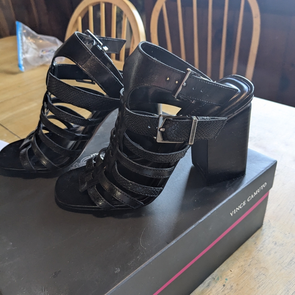 Vince camuto leather strap heals